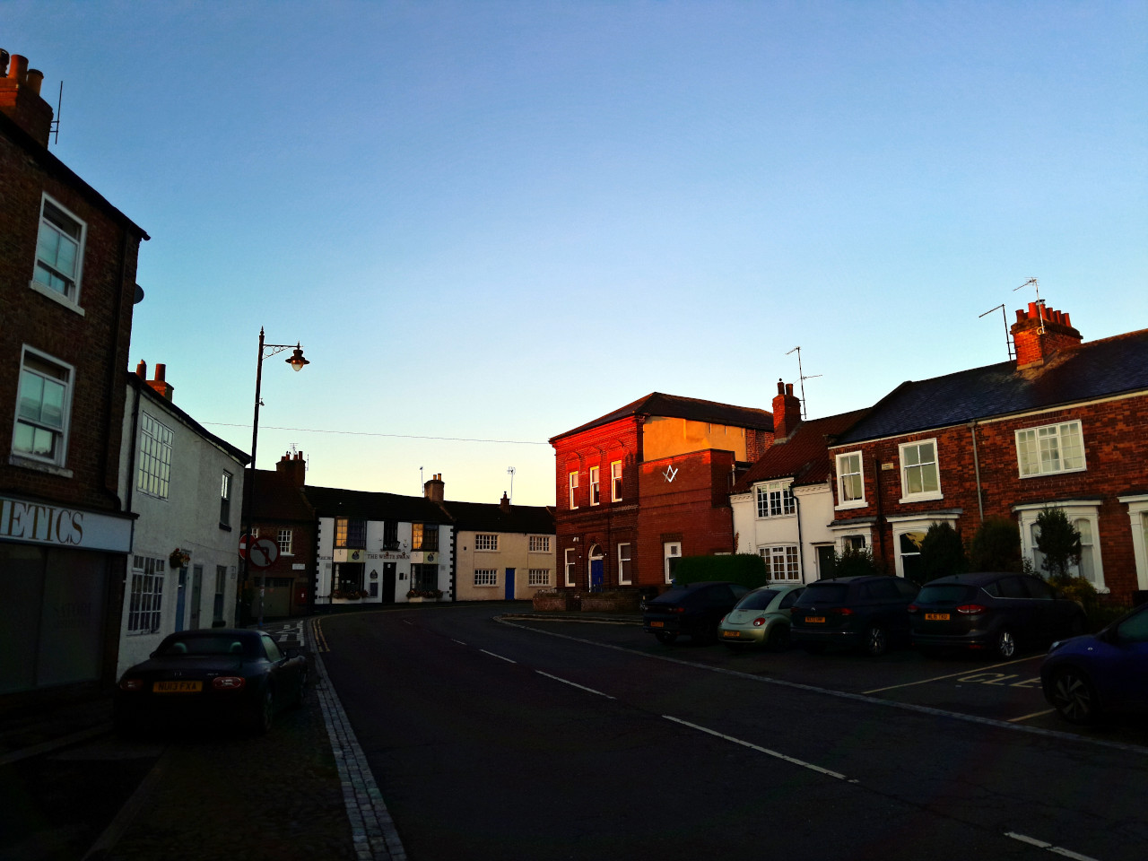 Cleveland Lodge No. 543, The White Swan pub and Car parking